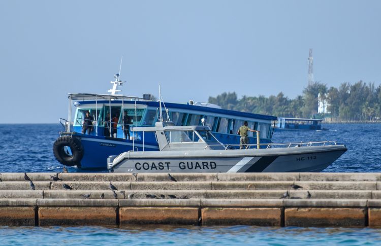 ބަންޑުން ޖަހާލި ލޯންޗުން ގެއްލިގެން ހޯދަނީ އިންޑިއާގެ ދެ މީހަކު