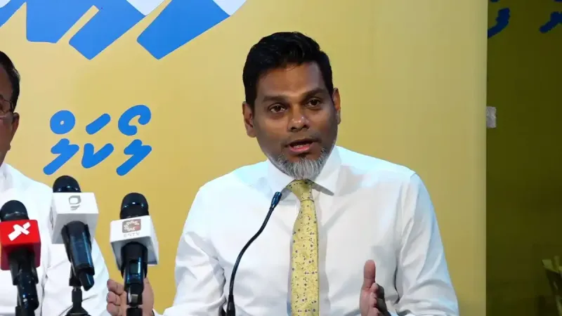 ތެލުގެ އަގުހެޔޮ ނުކޮށް ސަރުކާރުން މަޑުކުރަނީ ކައުންސިލް އިންތިހާބު ނިމެންދެން: އަމްރު