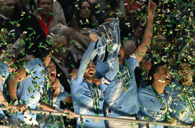 އާސެނަލް ހުއްޓުވައި ސިޓީން ލީގް ކަޕް ކާމިޔާބު ކޮށްފި