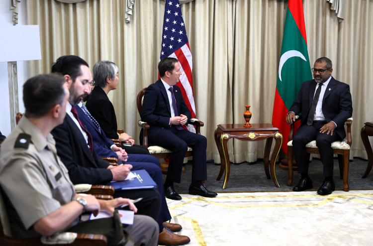 މިނިސްޓަރު ހަލީލާއި ޣައްސާންއާ ބައްދަލުކުރެއްވުމަށް ފަހު އެމެރިކާގެ މަންދޫބު ފުރާވަޑައިގެންފި