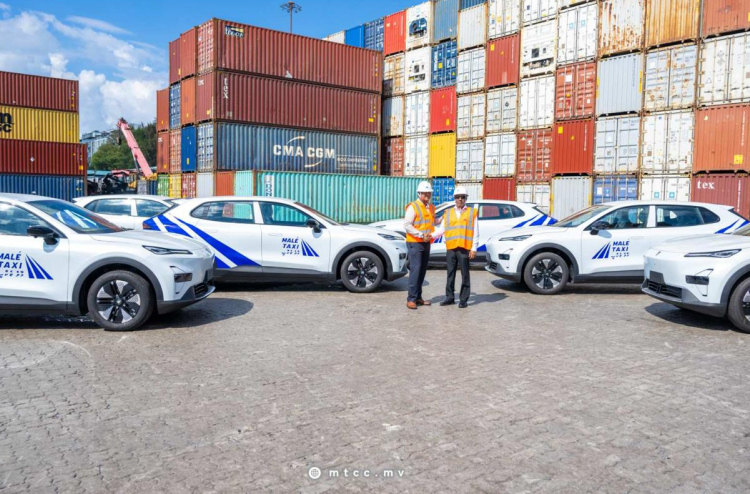 ޓެކްސީ ލައިންގެ ކާރުތައް ރާއްޖެ ގެންނަން ފަށައިފި، އަންނަ މަހުގެ ދޭއްގައި ހިދުމަތް ފަށަނީ!