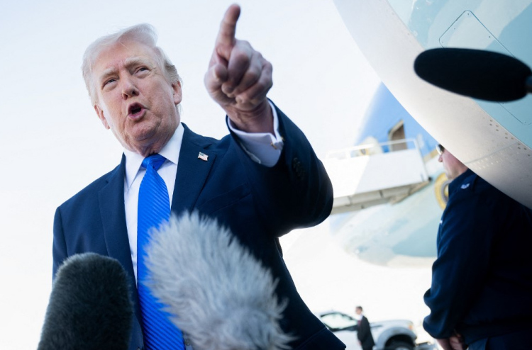 ހަނގުރާމަ މަޑުޖައްސާލާ ވާހަކަ ލީކުކޮށްގެން ތެލުގެ ބާޒާރުން ނާޖާއިޒު ފައިދާ ނެގިކަމުގެ ތުހުމަތު