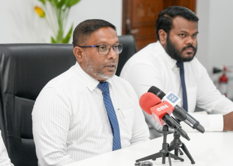 އިންތިޚާބާ ދިމާކޮށް "ހަމައެއް ލަމައެއް" ނެތި އާރްޑީސީގެ މުވައްޒަފުންނަށް ޕްރޮމޯޝަން ދޭ ކަމަށް ބުނެ، މައްސަލަ މަޖިލީހަށް