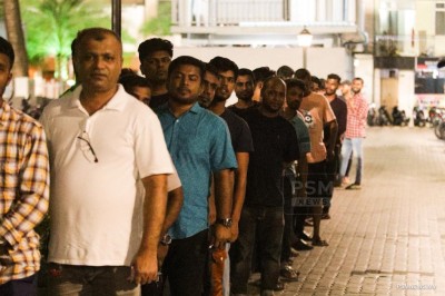 ބަންގްލަދޭޝް، އިންޑިއާ މެޗުގެ ޓިކެޓަށް ދިގު ކިއުއެއް