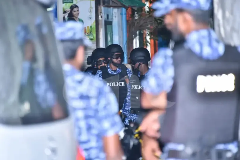 ފުލުހުންގެ ބަންދުގައި މާލެ ކަސްޓޯޑިއަލްގައި ހުރި މީހަކު މަރުވެއްޖެ