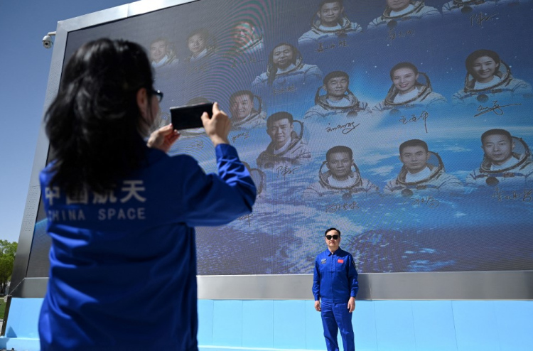 ހަނދަށް ދިއުމުގެ ރޭހުގައި އެމެރިކާއަށް ޗައިނާ ގޮންޖަހަނީ