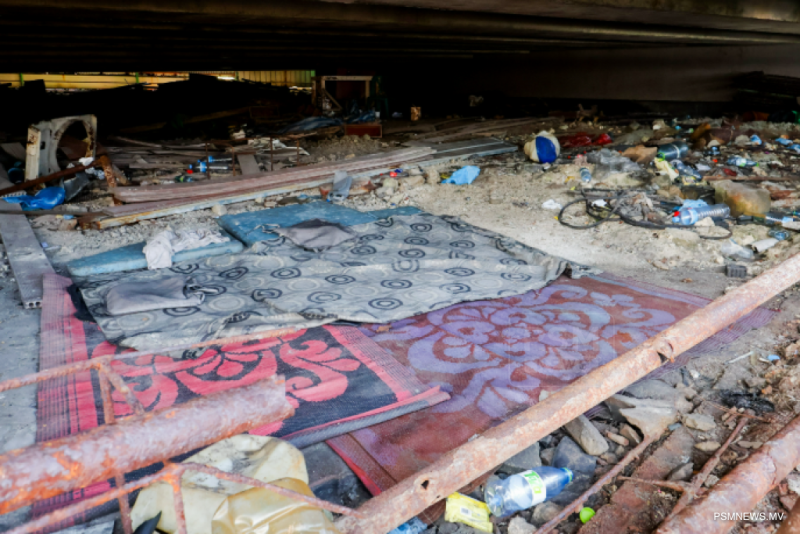 ބުރިޖު ދަށުގައި ބިދޭސީންތަކެއް ދިރިއުޅޭ މައްސަލައެއް ބަލަނީ