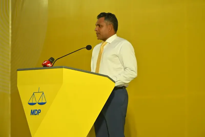 ސަރުކާރެއް ފާލުން ނެއްޓިގެން ދިއުމުން ދިވެހި ރައްޔިތުން މިވަނީ ވަރަށް ޒިންމާދާރު ކަމާއި އެކު ބަސް ބުނެފައި: ފައިސަލް