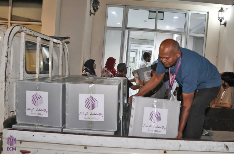 ވޯޓުލާ މަރުކަޒުތަކަށް ސާމާނު ފޮނުވަން ފަށައިފި