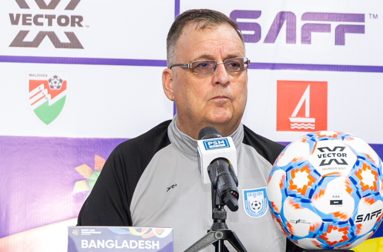 ރާއްޖޭގެ އިންތިޒާމުތަކަށް ބަންގްލަދޭޝް ކޯޗުގެ ތައުރީފް