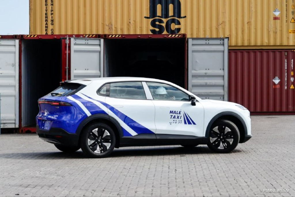 ޓެކްސީ ލައިންގައި ބޭނުންކުރާ ކާރުތައް ގެންނަން ފަށައިފި