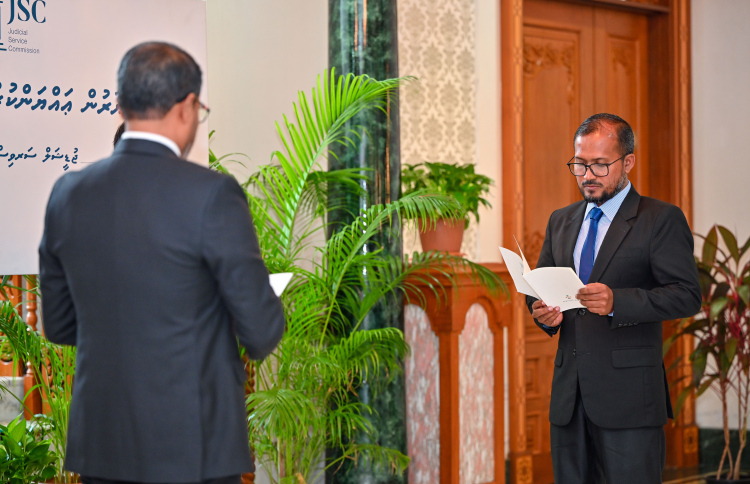 ހައި ކޯޓާއި ފެމެލީ ކޯޓުގެ އިސް ފަނޑިޔާރު ކަމަށް ކުރިމަތިލާން ހުޅުވާލައިފި