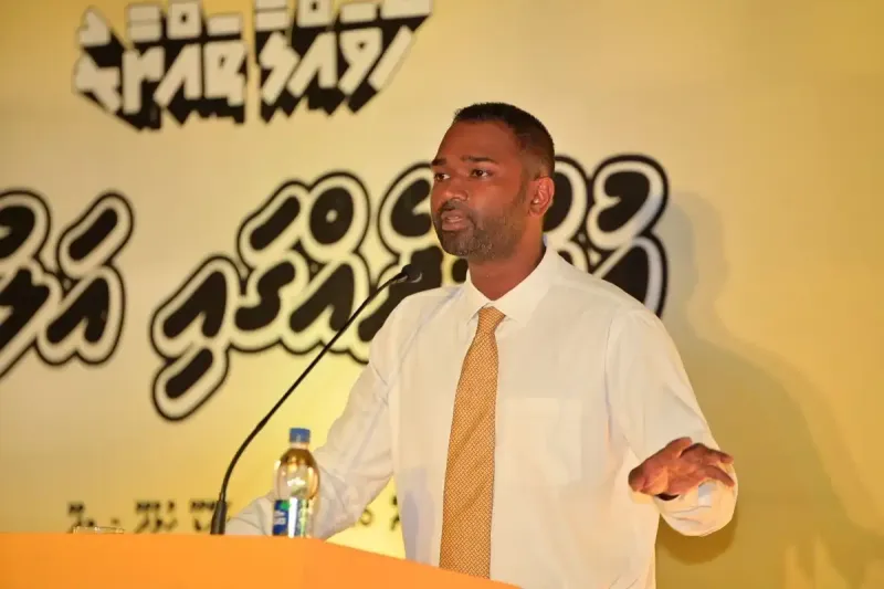 ރައީސް ޑޮކްޓަރ މުޙައްމަދު މުޢިއްޒަށް ކުރުނީސްކުރުން ފިޔަވައި، ހުޅުދޫއަށް ޓަކައި ދާއިރާގެ މެންބަރު ބުނި ބަހެއް އަޑެއް ނީވޭ: މީކާއިލް