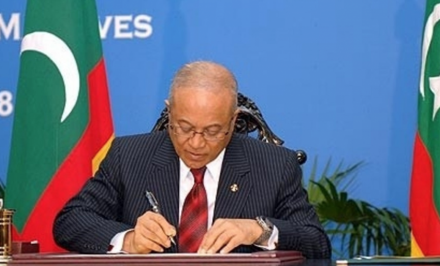 ދިވެހީން: ބާރުތައް ވަކިކުރަން ބިލިއަނުން ޚަރަދުކޮށް ބާރުތައް އެއްކުރި ބައެއް!