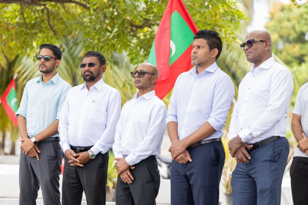 ހޯޑެއްދޫ މަގުތައް ތަރައްޤީކުރުމުގެ މަޝްރޫޢުގެ ޢަމަލީ މަސައްކަތް ފަށައިފި