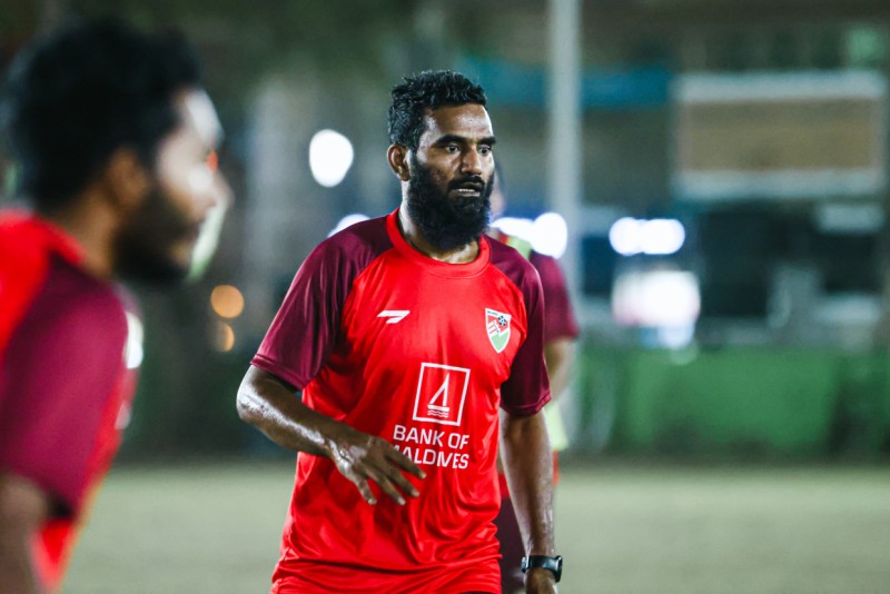 ދަގަނޑޭގެ އެނބުރި އައުން: ''ބޭންޑް ނެތަސް އޭނާއަކީ ކެޕްޓަނެއް''