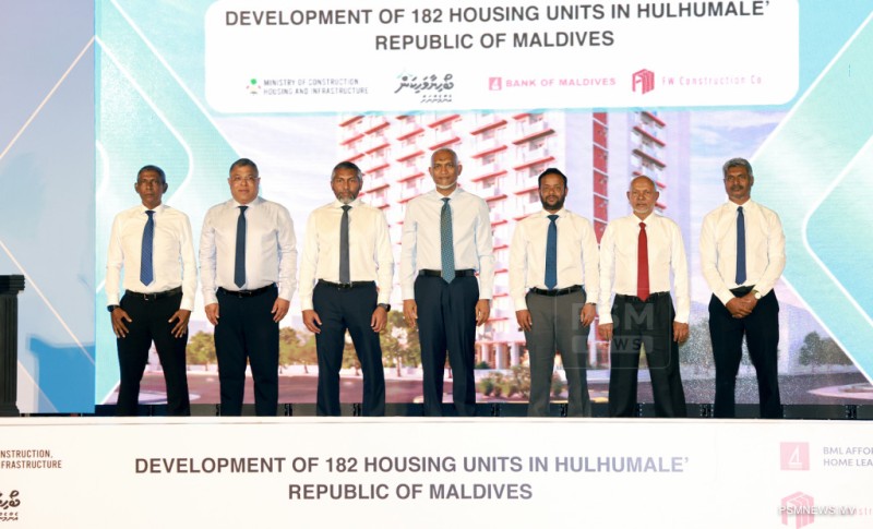 ފޮޓޯ: ހުޅުމާލެ ފުރަތަމަ ފިހަޔަވަހީގައި 182 ހައުސިން ޔުނިޓުގެ ބިންގާ އެޅުމުގެ ރަސްމިއްޔާތު