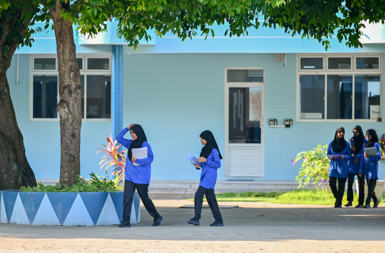 ހޫނު ގަދަކަމުން ދަރިވަރުން އެކްޓިވިޓީ ޔުނިފޯމުގައި ސްކޫލަށް ދާން އަންގައިފި