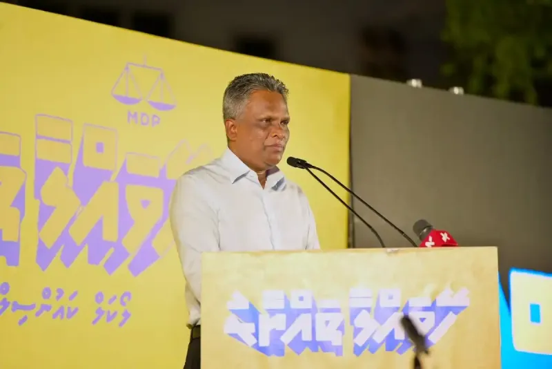 ދެ އިންތިހާބު އެއްކުރަނީ ރައްޔިތުން އަތުގައި ވޯޓުލުމުގެ ބާރު އޮތުމުން އެ އުނދަގޫ ސަރުކާރަށް ވާތީ: އާޒިމް