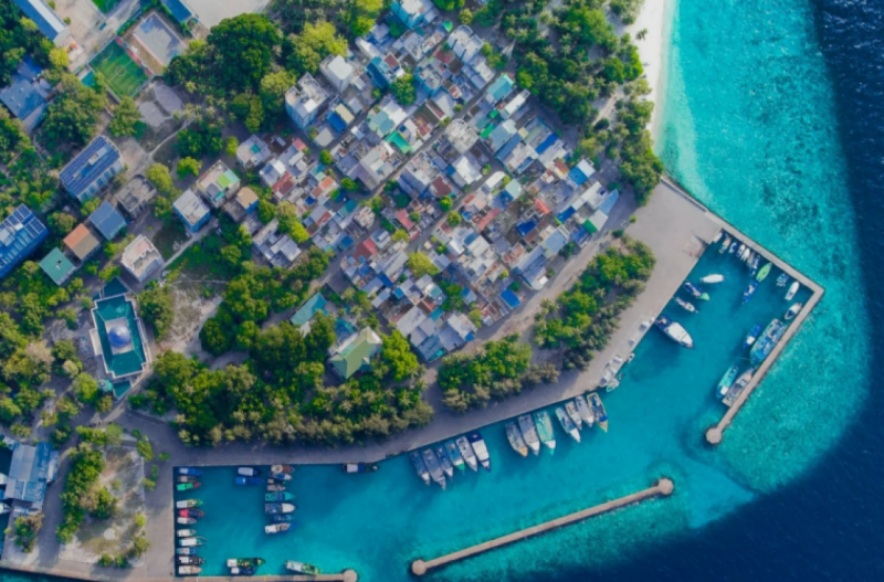 ވިލިމާލޭގައި އަޅާ ޓަވަރުތަކާއި ހޮސްޕިޓަލް، އެހެން ސަރަހައްދަކަށް ބަދަލުކުރުމަށް ގޮވާލާފައި