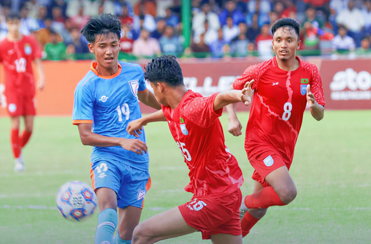 ކޯޗަށް ރަތެއް، ބަންްގްލަދޭޝް އިން އިންޑިއާ ހުއްޓުވައިފި