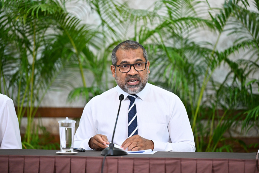 މެދުއިރުމަތީ ހަނގުރާމަ: "ވަކި އަތަކަށްނުޖެހޭ" ޚާރިޖީ ސިޔާސަތެއް ދަމަހައްޓަން ސަރުކާރަށް ބޮޑު ޓެސްޓެއް؟