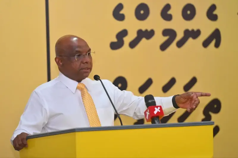 ރައީސް މުއިއްޒު އުޅުއްވީ އެެއް ރަށުގައި އަޅުއްވާ ބިންގާ އަށް ވުރެ އަނެއް ރަށުގެ ބިންގާ އިތުރު ކުރެއްވުމުގެ އަމިއްލަ މުބާރާތެއްގައި: ޝާހިދު