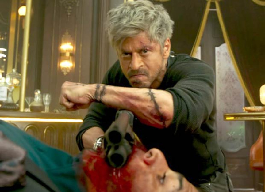 ޝާހުގެ ފިލްމު 'ކިންގް'ގެ ދުބާއީ ޝޫޓިންގް ކެންސަލްކޮށް ސަހަރާގެ މަންޒަރުތައް މުމްބާއީއަށް