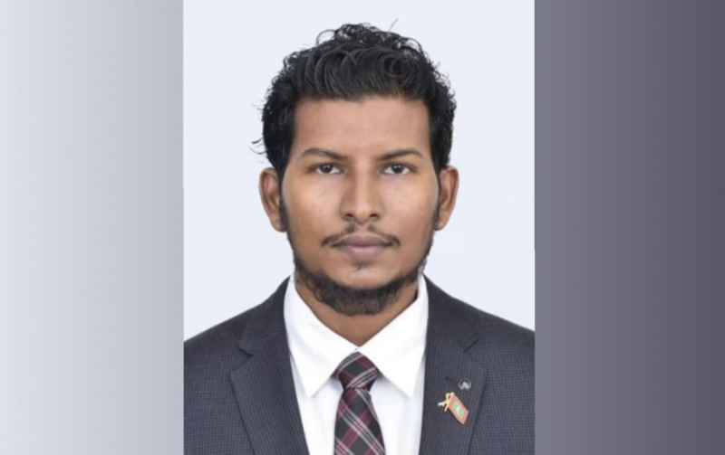 އެމްޑީއޭގެ ރައީސް ސިޔާމަށް މަރުހަބާ ކިޔަން ނުކުތް ޑެޕިއުޓީ މިނިސްޓަރަކު މަގާމުން ވަކިކޮށްފި