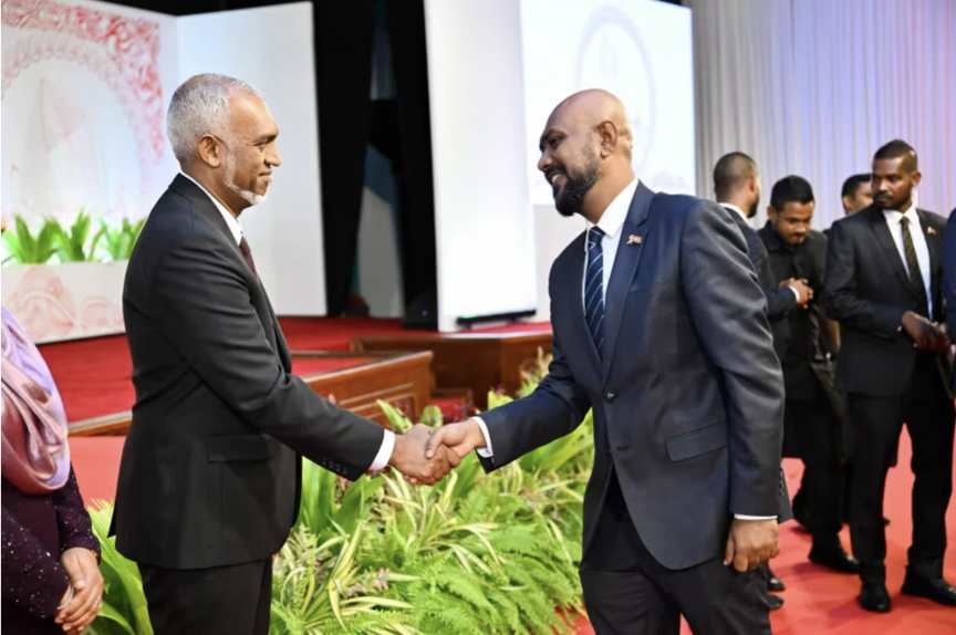 ދިވެހީން: ބާރުތައް ވަކިކުރަން ބިލިއަނުން ޚަރަދުކޮށް ބާރުތައް އެއްކުރި ބައެއް!