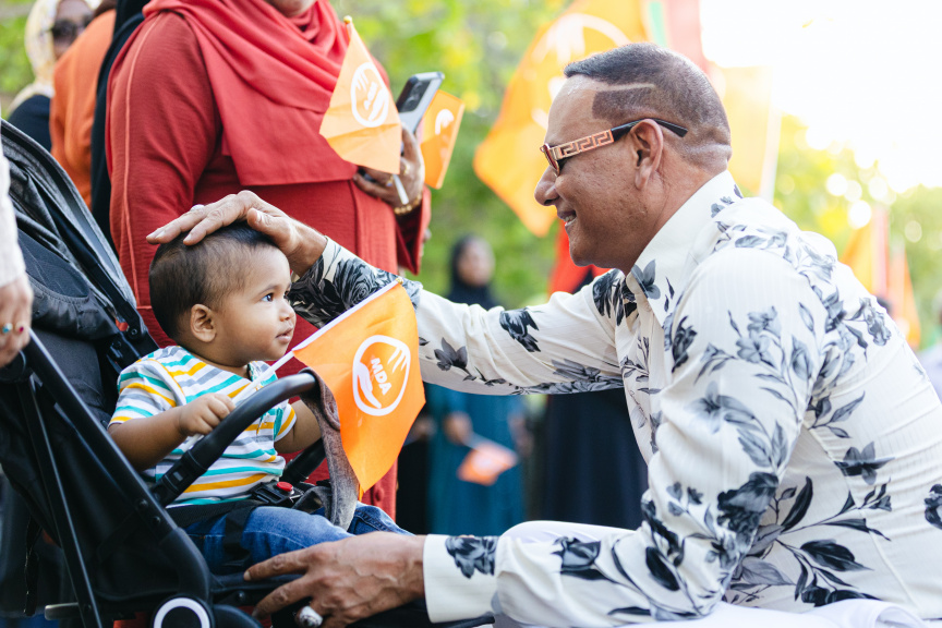 އަސަރާއެކު ސިޔާމް: ރައްޔިތުންގެ މުހުތާދުތައް ފުއްދައިދީ، ހާލުގައި ޖެހިފައިވާ މީހުންނަށް ސަރުކާރުން އެހީވެދީ