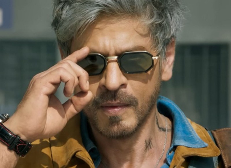 ޝާހުގެ ފިލްމު 'ކިންގް'ގެ ދުބާއީ ޝޫޓިންގް ކެންސަލްކޮށް ސަހަރާގެ މަންޒަރުތައް މުމްބާއީއަށް