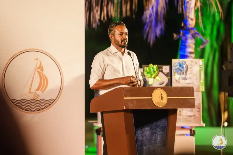 ކުޅުދުއްފުށީގައި އަޅާ 2000 ހައުސިންގ ޔުނިޓުގެ ބިންގާ އެޅުމުގެ ރަސްމިއްޔާތަށް މޭޔަރ ޢާޠިފް އަށް ދިން ދައުވަތު އެޗްޑީސީން އަނބުރާ ގެންގޮސްފި