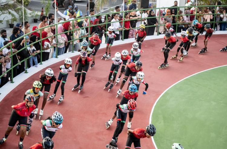 އުސްފަސްގަނޑުގައި އާރުސީސީގެ އެހީތެރިކަމާ އެކު ހެދި ސްކޭޓް އެރީނާ ރައީސް ހުޅުއްވައި ދެއްވައިފި