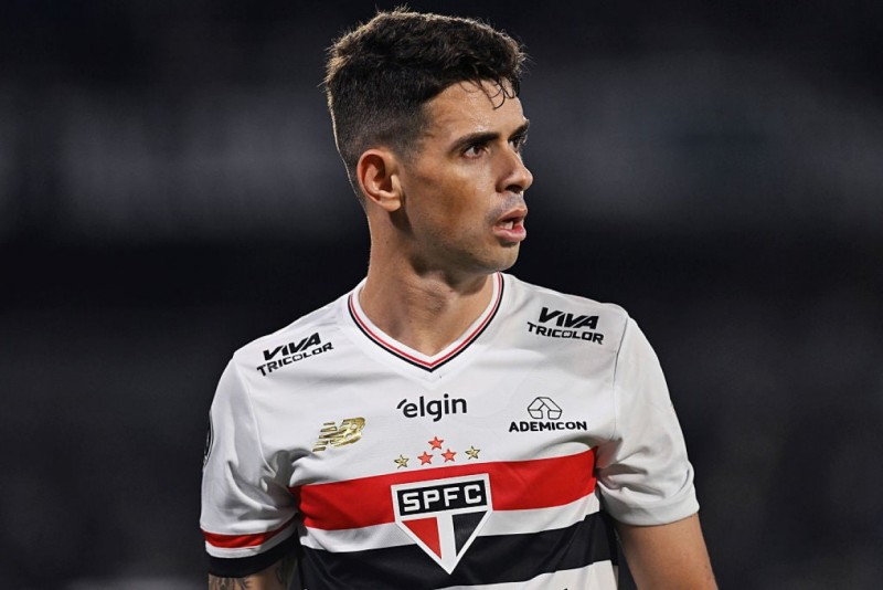 ހިތުގެ މައްސަލައެއް ކުރިމަތިވެ، އޮސްކާގެ ފުޓްބޯޅަ ކެރިއަރު ނިމުމަކަށް