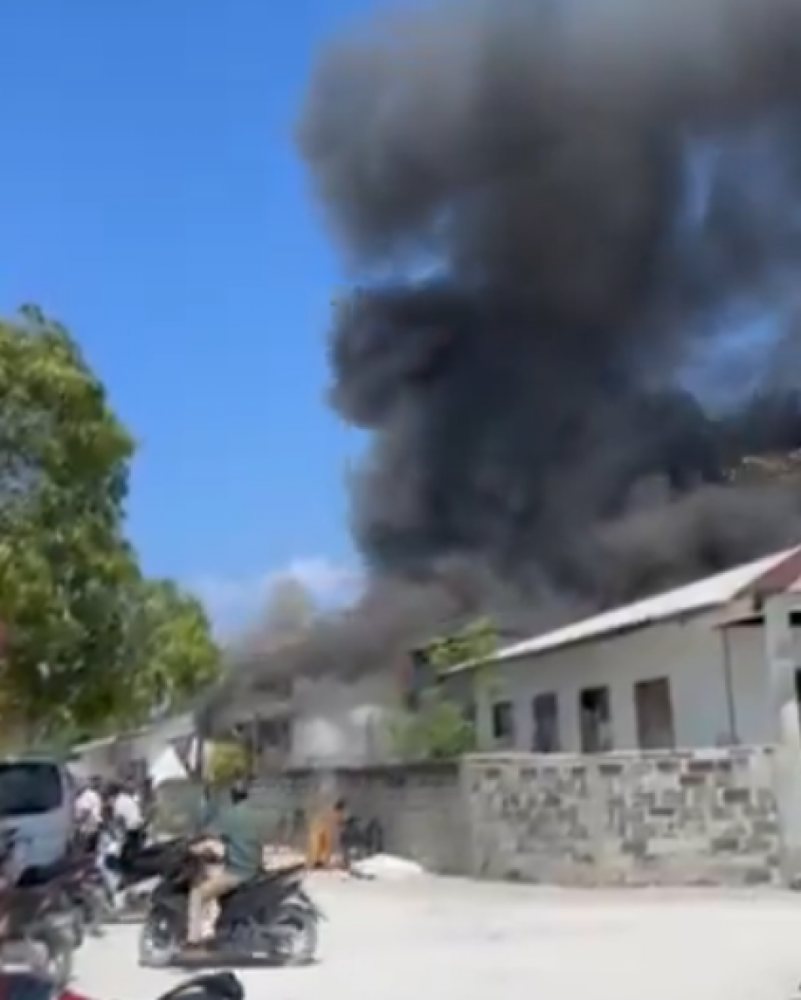 ރ.އަލިފުށީ ގެއެއްގައި ރޯވެ އަނދަނީ!