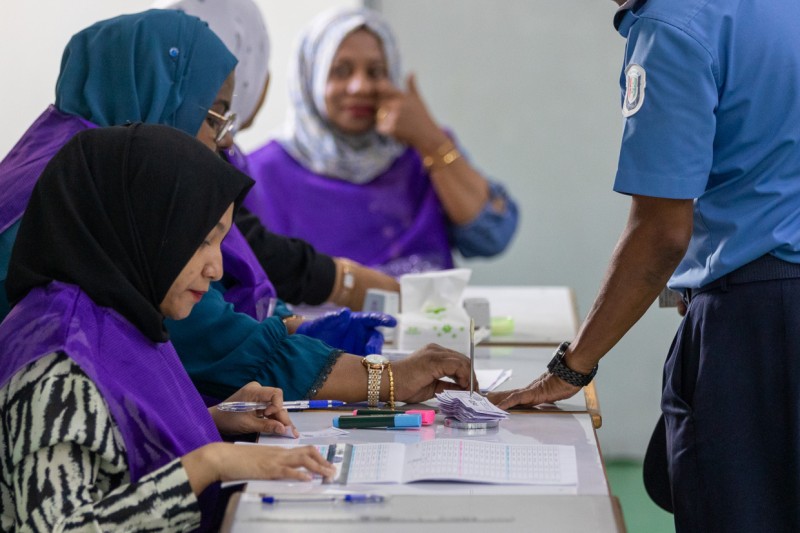 އިންތިޚާބުގައި ބޮޑު ހަމަނުޖެހުމެއް ނުހިނގާކަން ފާހަގަކޮށް، ރައްޔިތުންގެ އެއްބާރުލުމަށް ފުލުހުންގެ ޝުކުރު