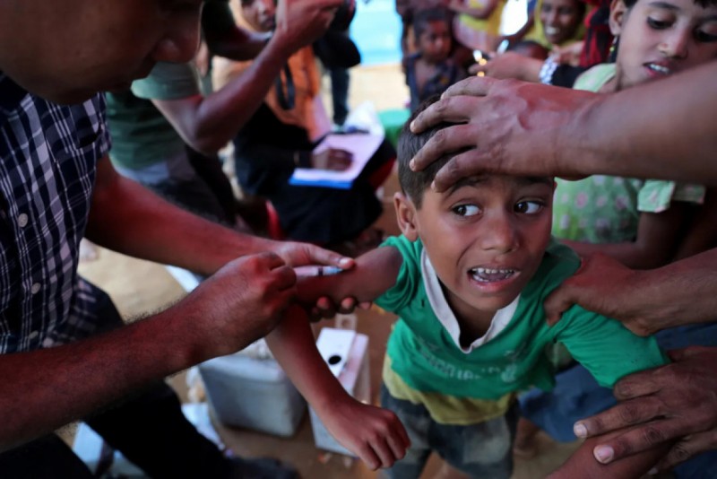 ބަންގްލަދޭޝްގައި ހިމަބިހި ފެތުރި 100 އާ ގާތްކުރާ އަދަދަކަށް ކުޑަކުދިން މަރުވެއްޖެ