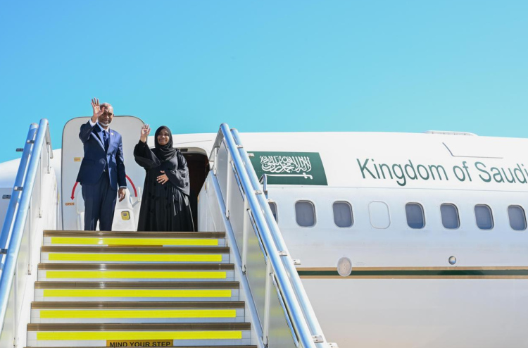 ރައީސްގެ ދެކަނބަލުން އުމްރާގެ އަޅުކަމަށް ފުރާވަޑައިގެންފި