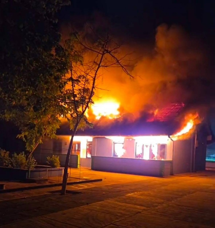 ވިލިނގިލީގައި ހުންނަ އަތޮޅު ތައުލީމީ މަރުކަޒުގެ ސްޓާފްރޫމުތަކުގައި ވަރަށް ބޮޑަށް އަލިފާން ރޯވެއްޖެ