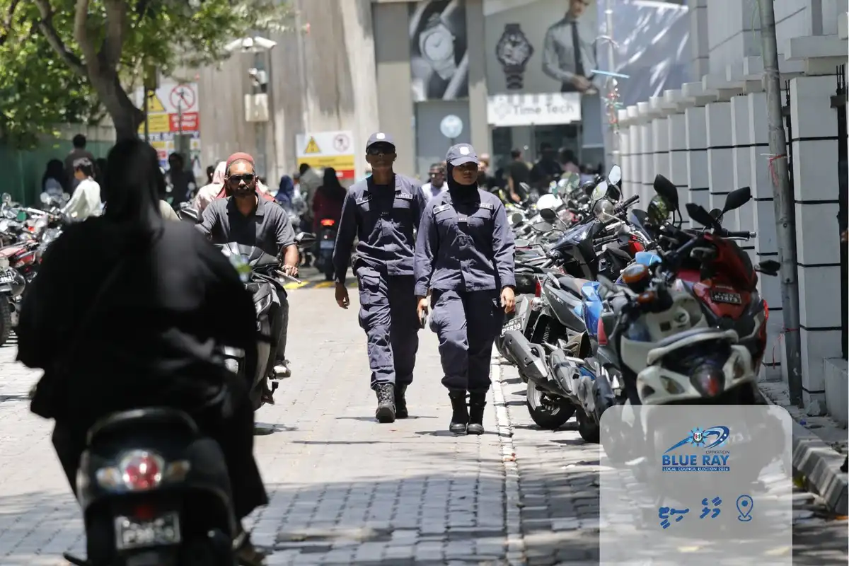 ފުލުހުން ވޯޓުލާ މަރުކަޒުތައް ކައިރީގައި ހަރަކާތްތެރިވަނީ.