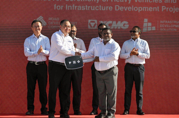 ތަރައްގީގެ މަޝްރޫއުތަކަށް ބޭނުންވާ ގިނަ އަދަދެއްގެ މެޝިނަރީޒް ރާއްޖެ ގެނެސްފި