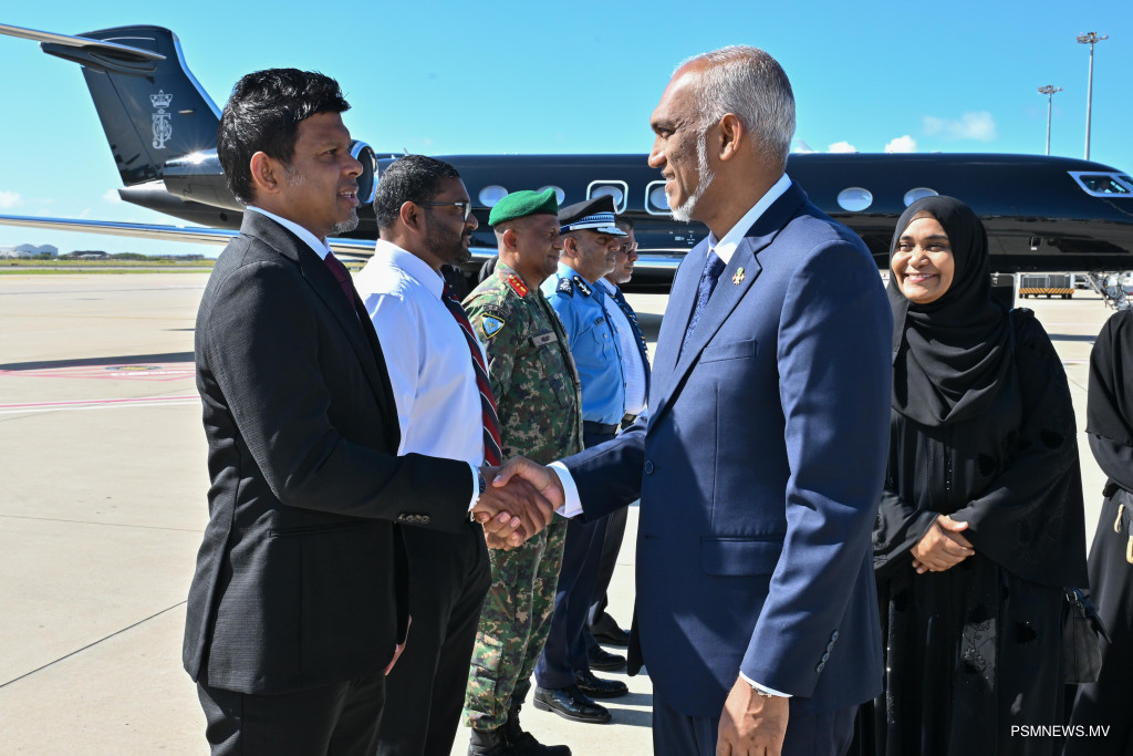 ޢުމްރާގެ އަޅުކަން އަދާކުރެއްވުމަށް، ރައީސްގެ ދެކަނބަލުން ސަޢޫދީއަށް