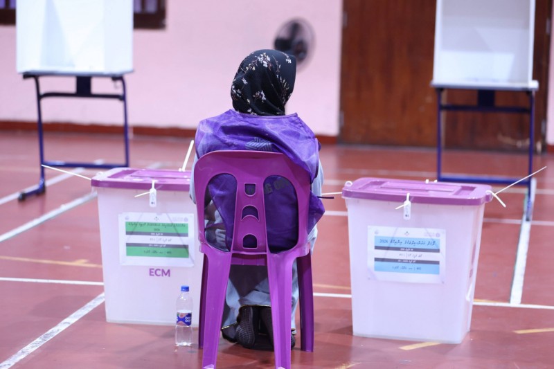 ޕީޖީ އޮފީހުން ހަނދާންކޮށްދިނީ އިންތިޚާބުގެ އޮފިޝަލުންނަށާއި ވޯޓުލާ މީހުންނަށް ބިރުދެއްކުމަކީ ގާނޫނީ ކުށެއްކަން