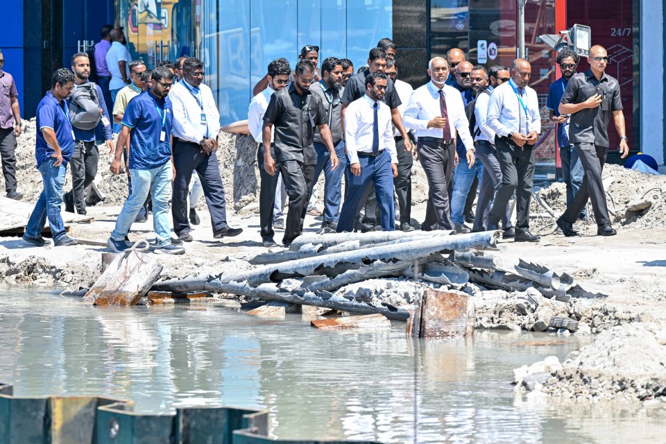 ބޮޑުތަކުރުފާނު މަގު ތަރައްޤީގެ މަސައްކަތް ރައީސް ބައްލަވައިފި