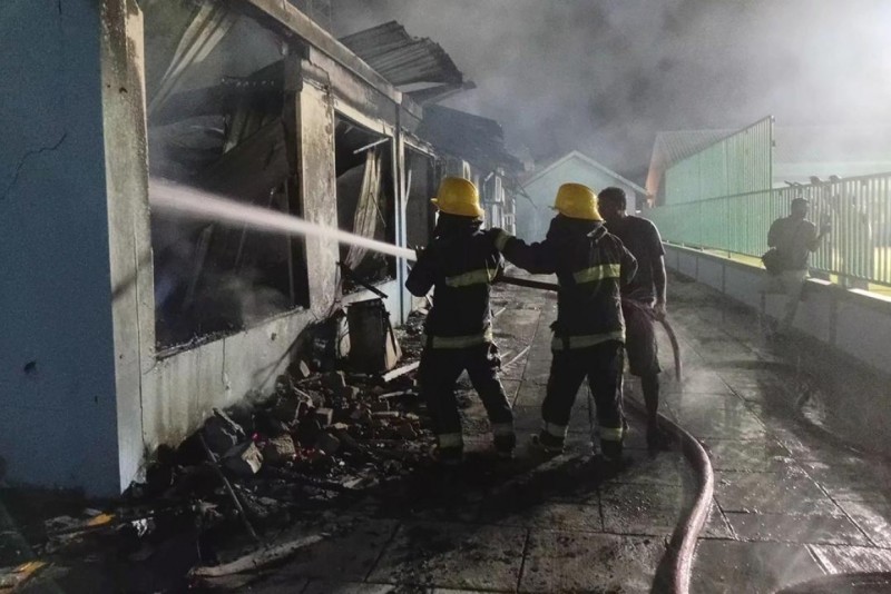 ވިލިނގިލީ ސްކޫލް ބްލޮކެއް އެނދުން: މިނިސްޓްރީން ފޮނުވި ފޮތްތަކާއި ލެޕްޓޮޕްތަކާއެކު، ކިޔެވުން ފަށަން ތައްޔާރުވެއްޖެ