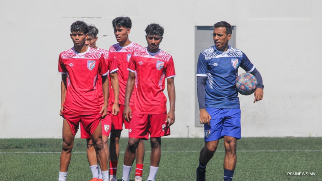 ގަލޮޅު ދަނޑުގައި ބަނގްލަދޭޝްގެ ސަޕޯޓަރުން: އިންޑިޔާ ކޯޗު ކަންބޮޑުވާ ކަމެއް