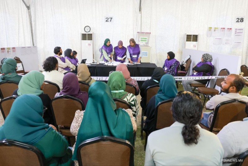އަދިވެސް 4 ފޮށި ބަންދުނުކުރެވޭ