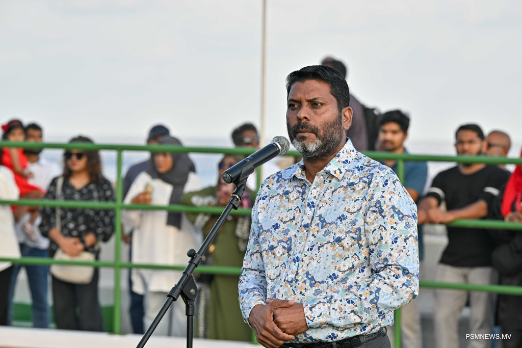 ސްކޭޓިން ކުރިއެރުވުމަށް ރައީސް ދެއްވާ އަހަމިއްޔަތުކަމަށް ވަޒީރުގެ ޝުކުރު