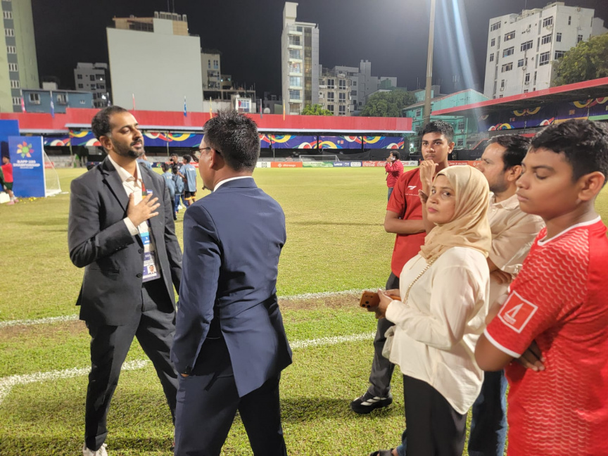 އިލާންގެ އަތުން އެވޯޑު އަތުލައި އިންޑިއާ ކުޅުންތެރިޔާއަށް ދިން މައްސަލަ ހޫނުވެއްޖެ